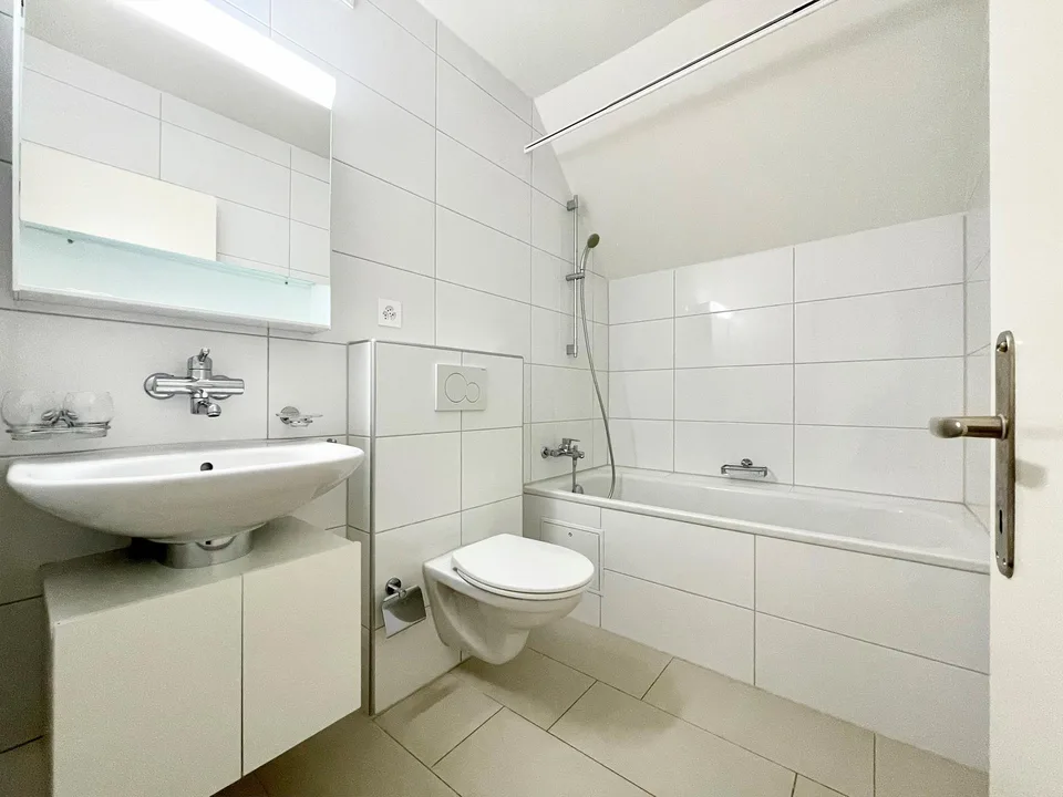 Aussicht über Basel! Moderne 2.5-Zimmer-Maisonette-Dachwohnung 80m2 – photo 9 sur 13