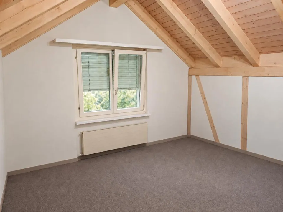 Charmante 2-Zimmer-Dachwohnung an ruhiger Lage in Luzern – Foto 3 von 4