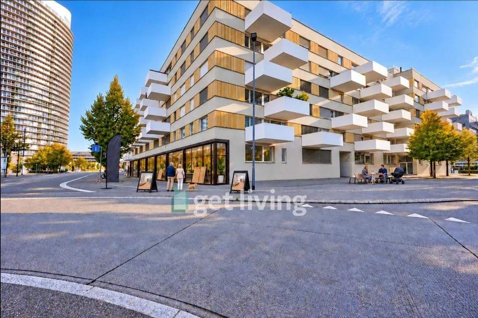FLÄCHE FÜR SHOWROOM BEIM BAHNHOF STETTBACH – foto 8 di 11