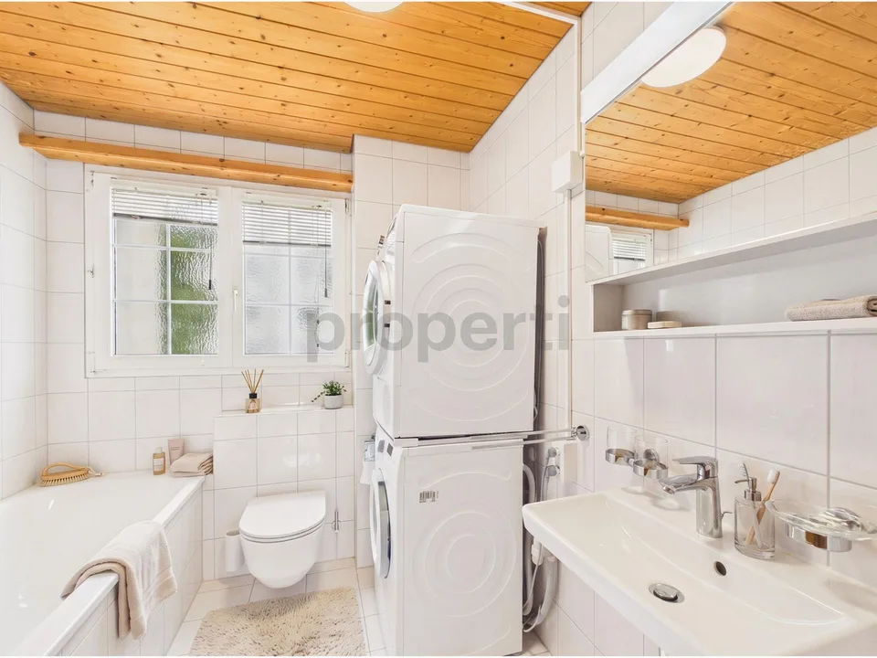 Bright 3-room apartment with dream bathroom, balcony & garage box – photo 7 of 9