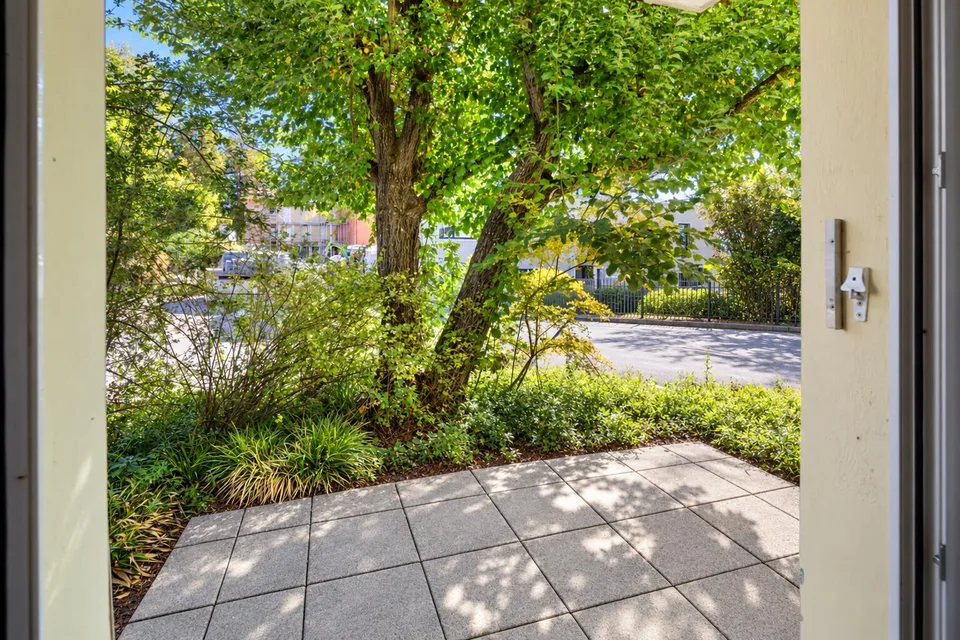 CHARMANTE DOPPELHAUSHÄLFTE MIT SONNENBALKON UND KLEINEM GARTEN – Foto 7 von 27