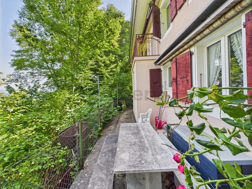 Exklusives Einfamilienhaus in ruhiger Waldrandlage mit Seesicht und... – Foto 10 von 12