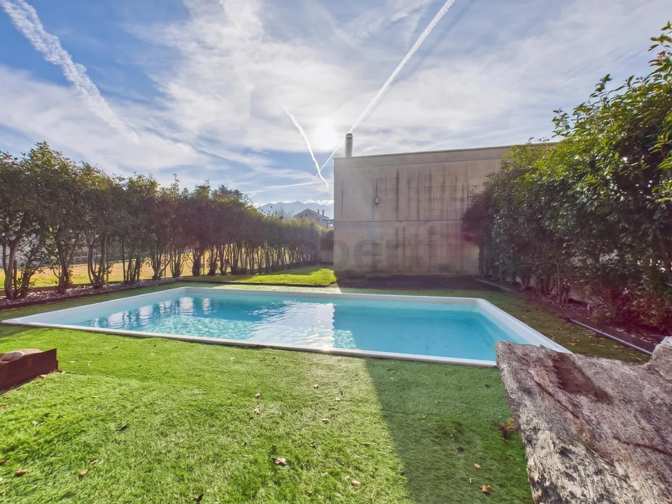 Vendiamo bellissima, generosa casa a Brione sopra Minusio con pisci... – Foto 2 von 12