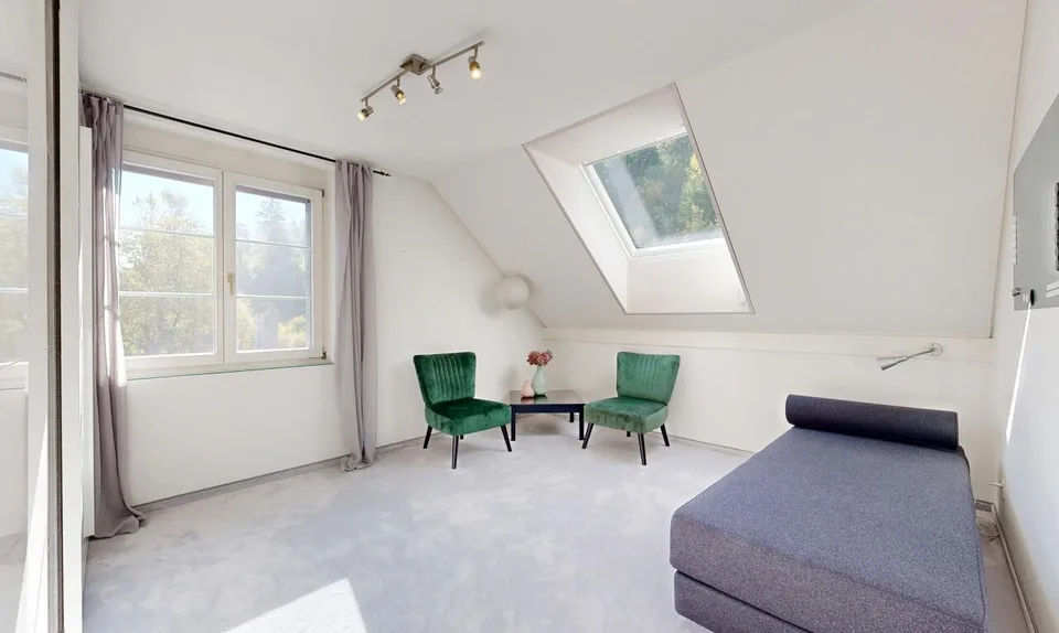 Lichtdurchflutete 5.5-Zimmer-Maisonette mit Galerie und Balkon – photo 8 sur 11