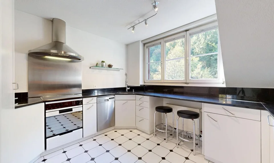 Lichtdurchflutete 5.5-Zimmer-Maisonette mit Galerie und Balkon – photo 7 sur 11