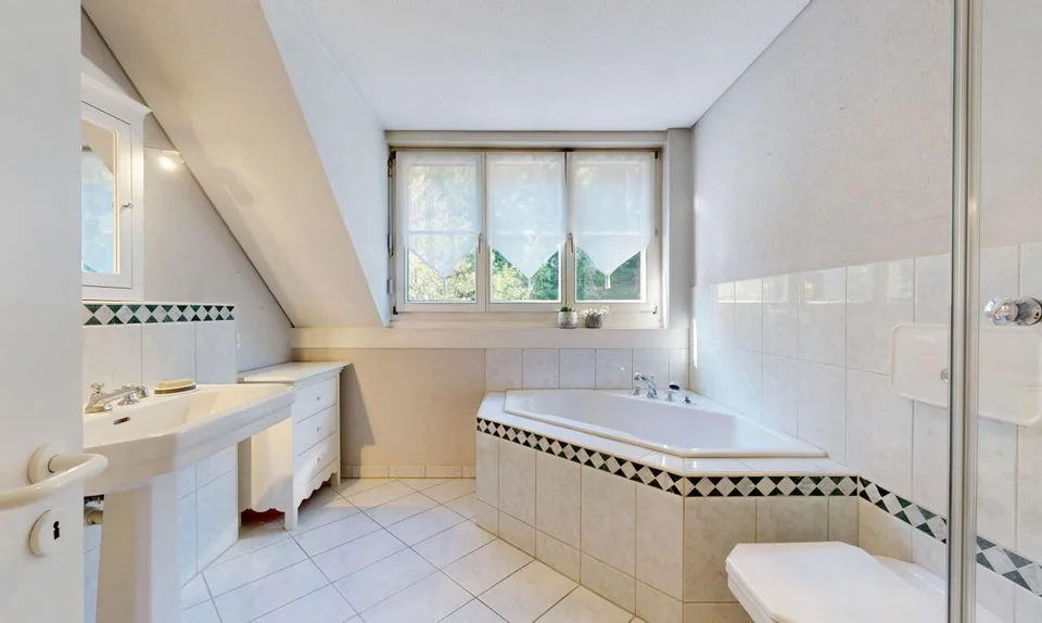 Lichtdurchflutete 5.5-Zimmer-Maisonette mit Galerie und Balkon – photo 10 sur 11