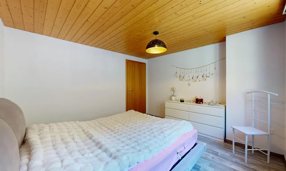 Charmante 4.5-Zimmer-Erdgeschosswohnung mit historischem Kachelofen – photo 10 sur 11