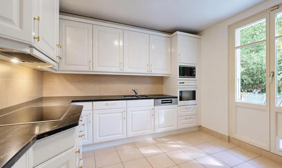 Belle maison familiale avec jardin très bien située – photo 5 sur 11