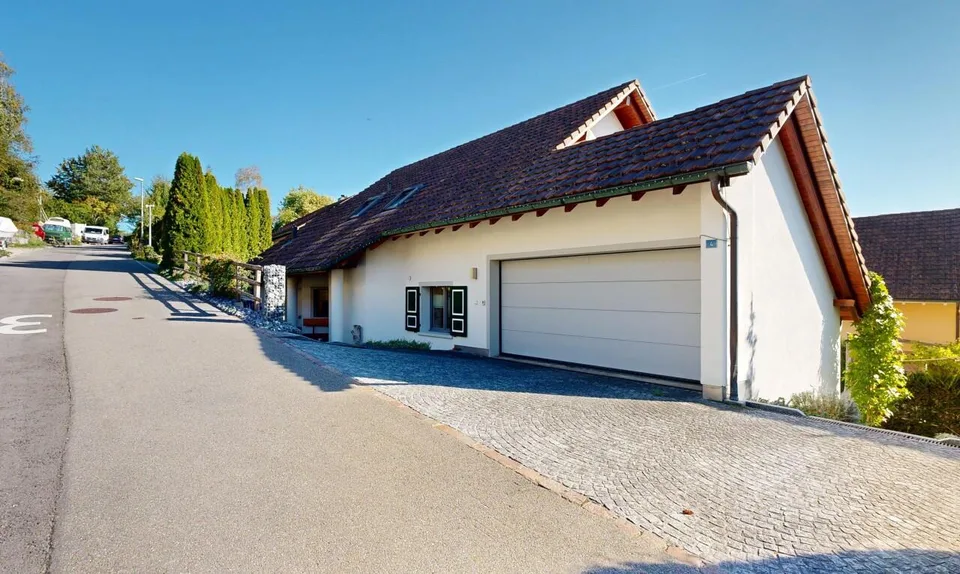Exklusives 6,5-Zimmer-EFH mit Swimmingpool & traumhafter Gartenanlage – Foto 3 von 11