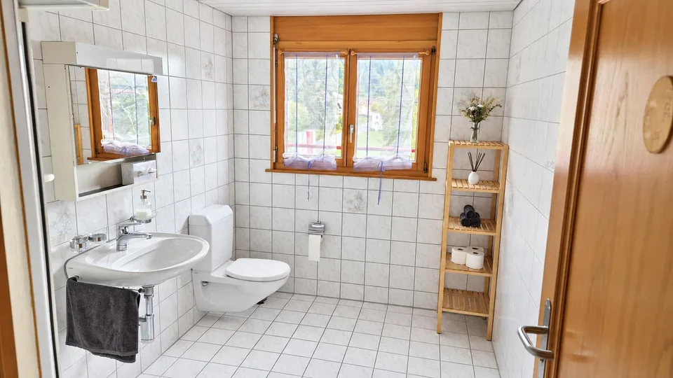 Grosszügiges 7-Zimmer-Einfamilienhaus mit Wintergarten und Terrasse – Foto 5 von 14