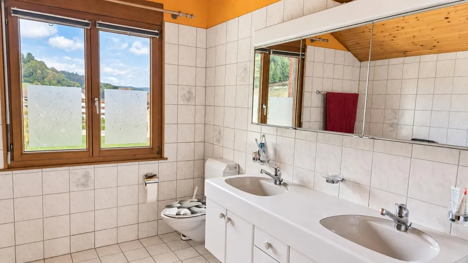 Grosszügiges 7-Zimmer-Einfamilienhaus mit Wintergarten und Terrasse – Foto 10 von 14