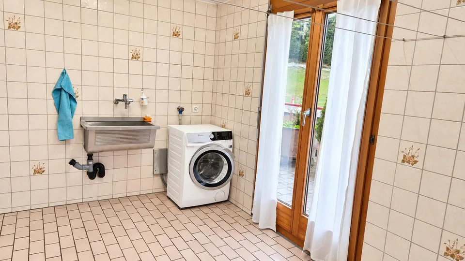 Grosszügiges 7-Zimmer-Einfamilienhaus mit Wintergarten und Terrasse – Foto 6 von 14