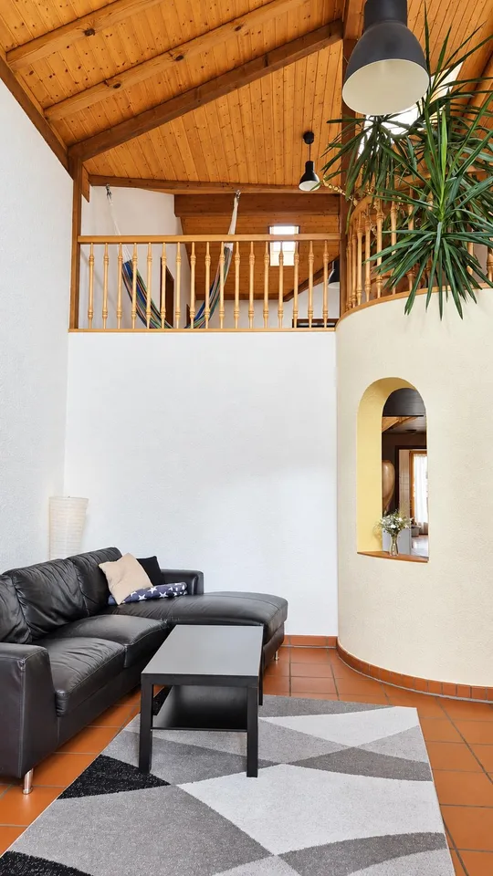 Grosszügiges 7-Zimmer-Einfamilienhaus mit Wintergarten und Terrasse – Foto 4 von 14