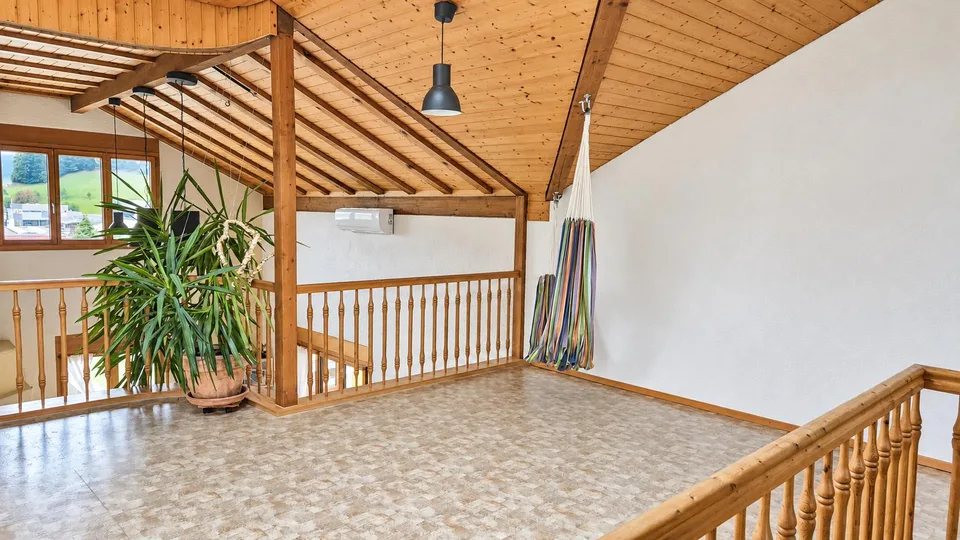 Grosszügiges 7-Zimmer-Einfamilienhaus mit Wintergarten und Terrasse – Foto 8 von 14