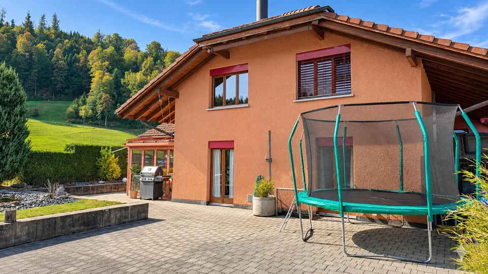 Grosszügiges 7-Zimmer-Einfamilienhaus mit Wintergarten und Terrasse – Foto 13 von 14
