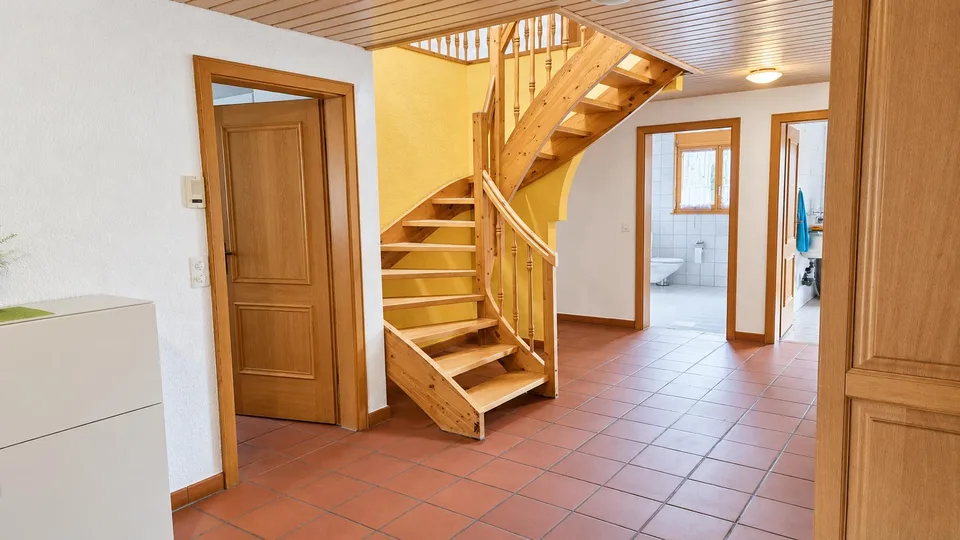 Grosszügiges 7-Zimmer-Einfamilienhaus mit Wintergarten und Terrasse – Foto 2 von 14