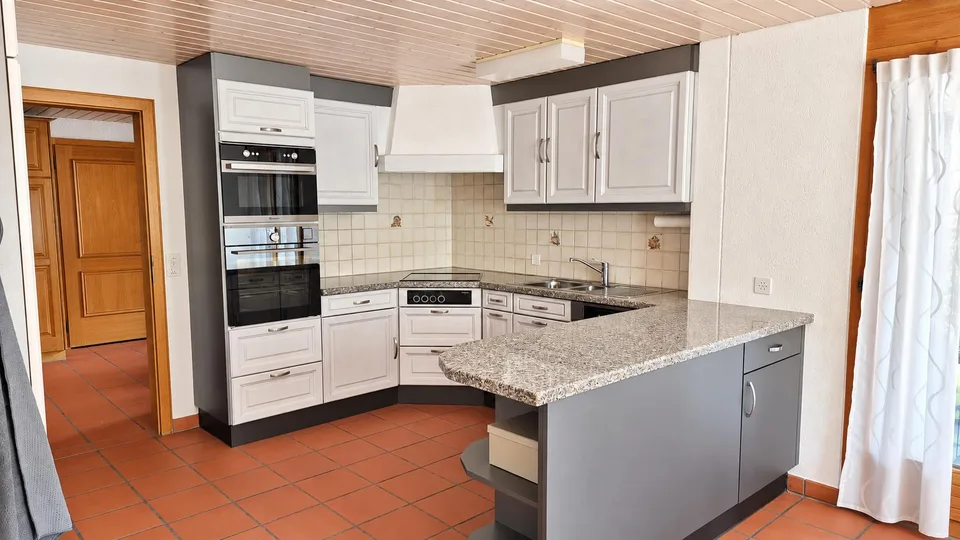 Grosszügiges 7-Zimmer-Einfamilienhaus mit Wintergarten und Terrasse – Foto 3 von 14