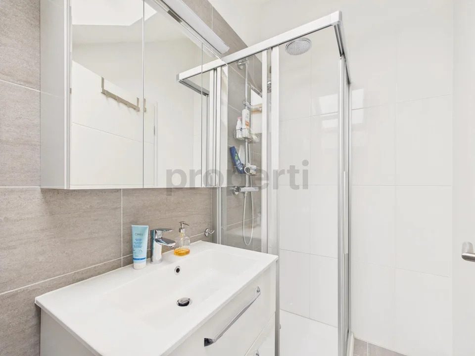 Jolie maison mitoyenne moderne de 4.5 pièces au coeur de St-Aubin – Foto 9 von 11