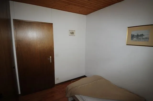 Zimmer mit gemeinsamen Bad und Küche – Foto 3 von 5