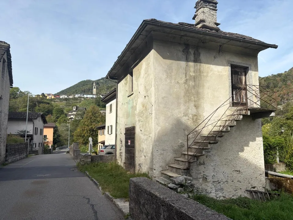 Terreno edificabile di 583 m2 con rustico da riattare / Bauland von... – photo 10 of 14