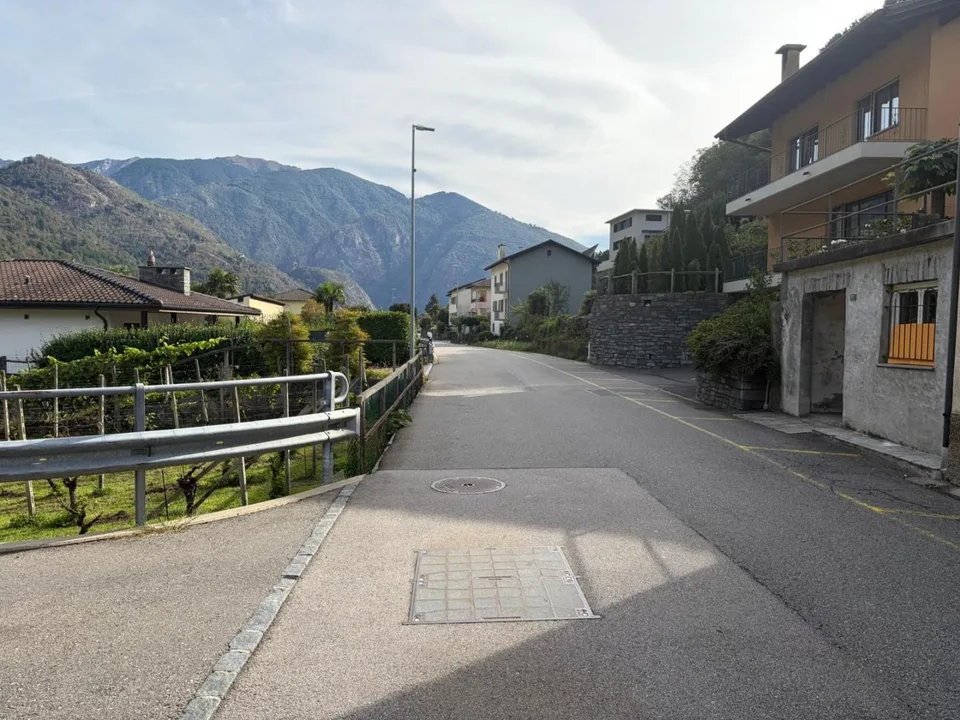 Terreno edificabile di 583 m2 con rustico da riattare / Bauland von... – photo 9 of 14