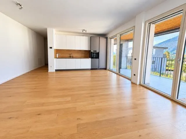 Luminoso appartamento con vista aperta sul verde – Foto 3 von 17