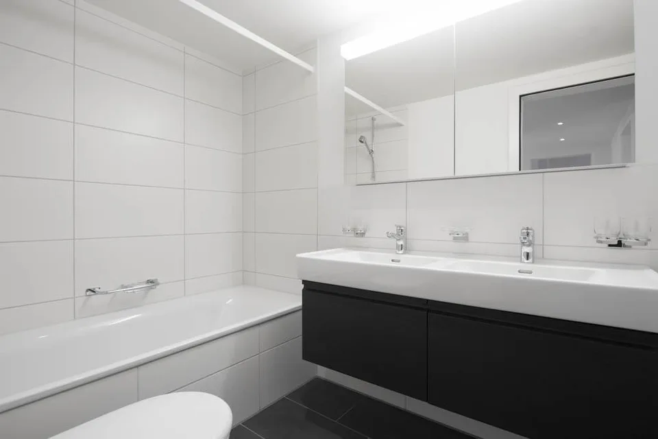 Moderne 4.5 Zi-Wohnung mit grossem Balkon – photo 3 of 11