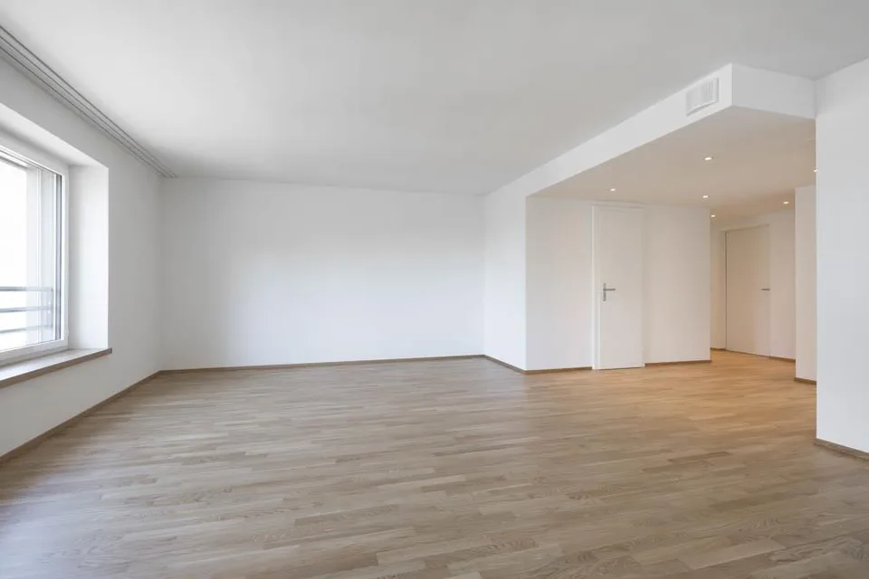 Moderne 4.5 Zi-Wohnung mit grossem Balkon – photo 7 of 11
