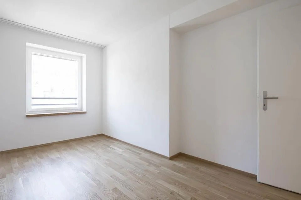 Moderne 4.5 Zi-Wohnung mit grossem Balkon – photo 10 of 11