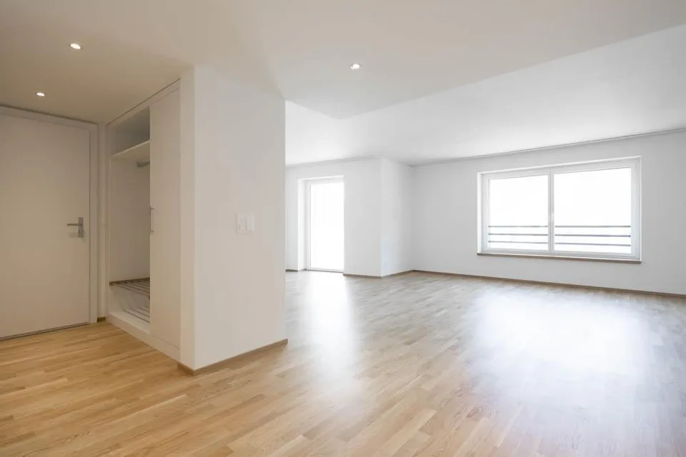 Moderne 4.5 Zi-Wohnung mit grossem Balkon – photo 6 of 11