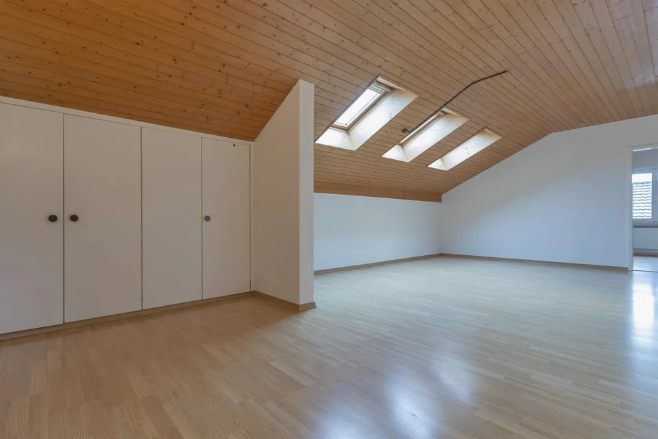 grosszügige Dachwohnung – photo 5 of 8