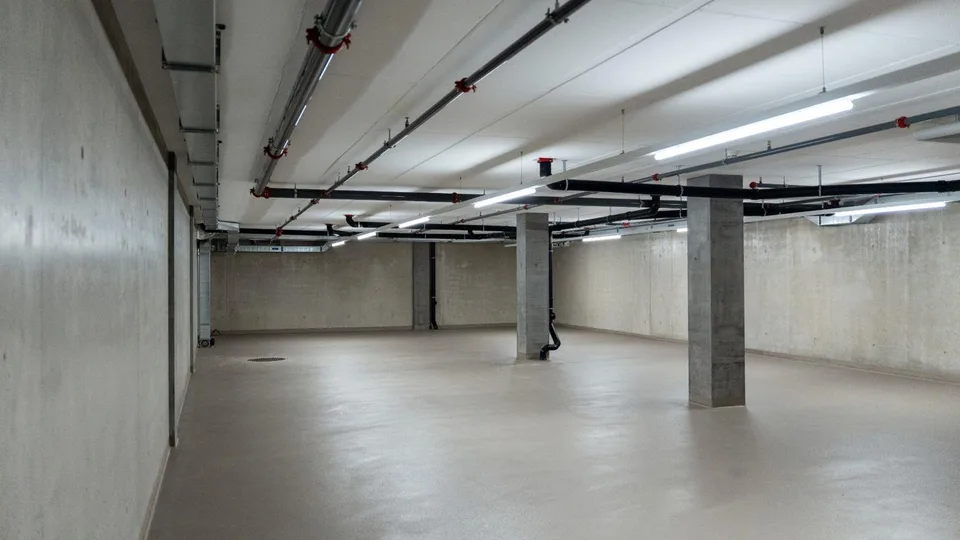 Dépôts de 12.9 à 207 m² - Quartier de Pont-Rouge. – Foto 2 von 5