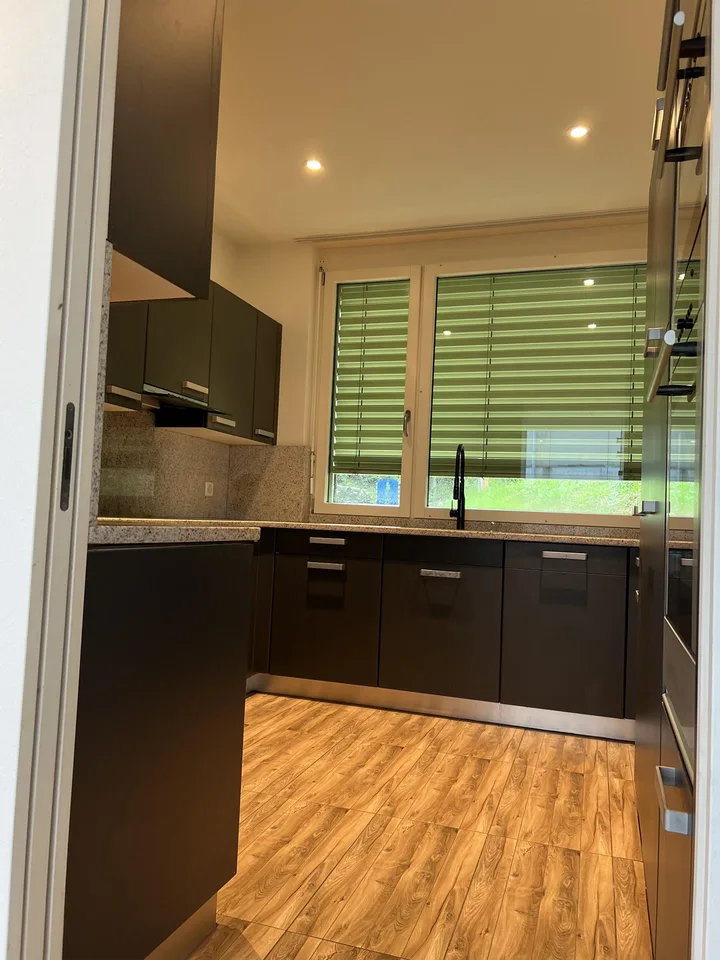 Freistehendes 5.5-Zimmer-Einfamilienhaus mit Seesicht & 3 Parkplätzen – Foto 13 von 31