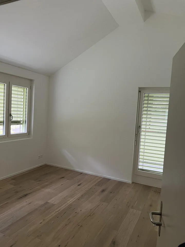 Freistehendes 5.5-Zimmer-Einfamilienhaus mit Seesicht & 3 Parkplätzen – Foto 20 von 31