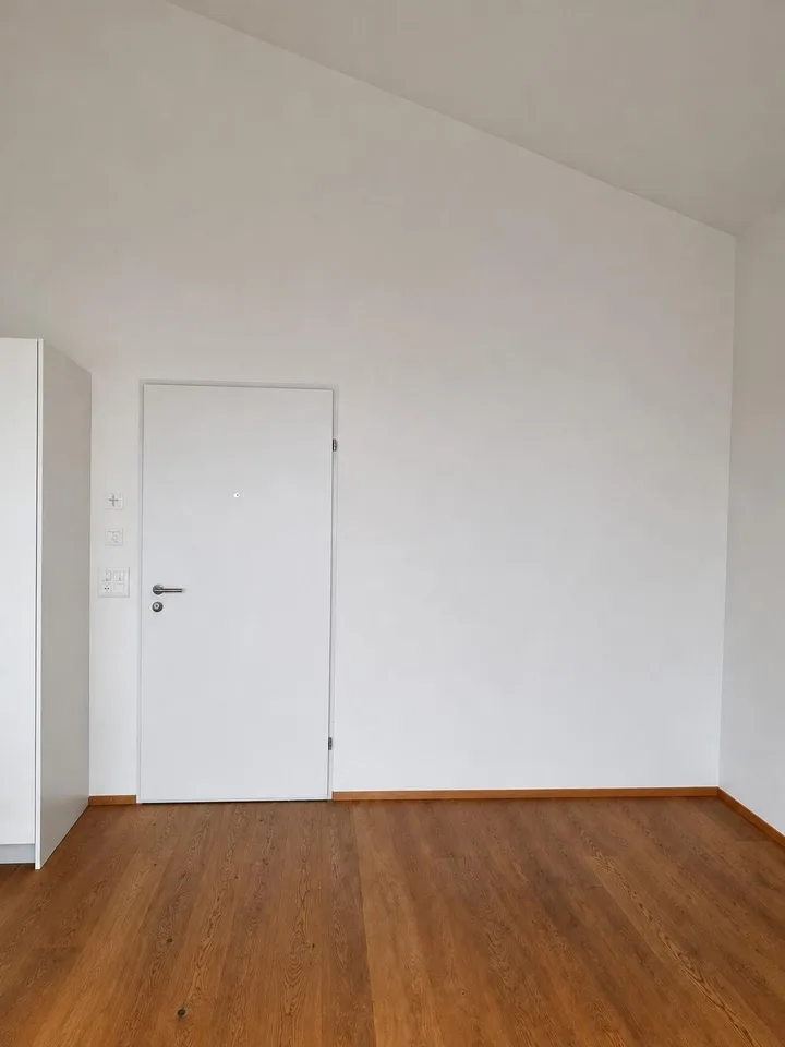 Modern apartment in a green area – photo 5 of 6