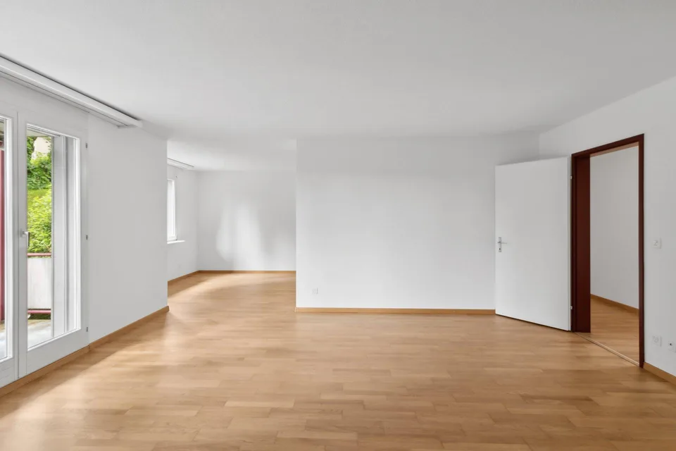 Spacious 3.5-room apartment in a green area – photo 4 of 9