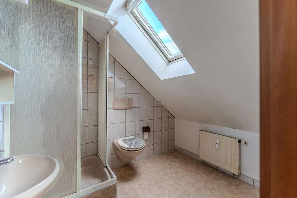 Gemütliche und grosszügige 4-Zimmer-Dach-Maisonettewohnung in Riehen – Foto 9 von 9