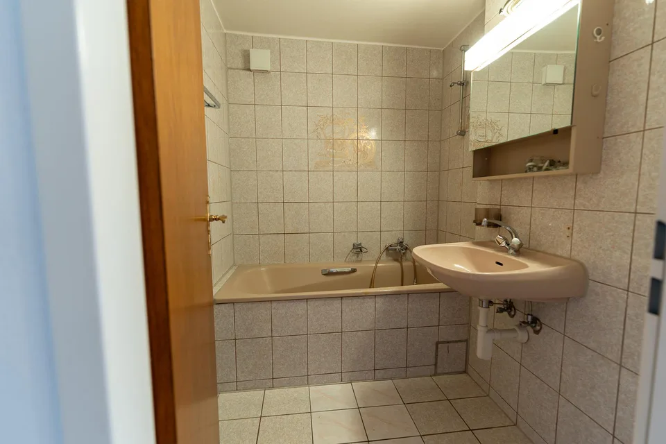 Gemütliche und grosszügige 4-Zimmer-Dach-Maisonettewohnung in Riehen – Foto 6 von 9