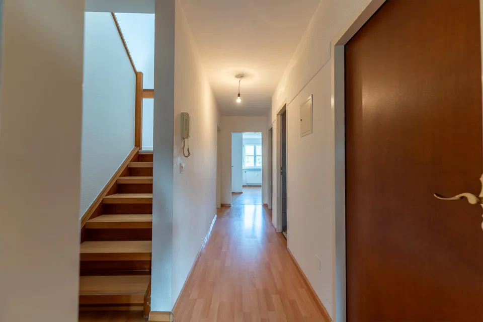 Gemütliche und grosszügige 4-Zimmer-Dach-Maisonettewohnung in Riehen – Foto 7 von 9
