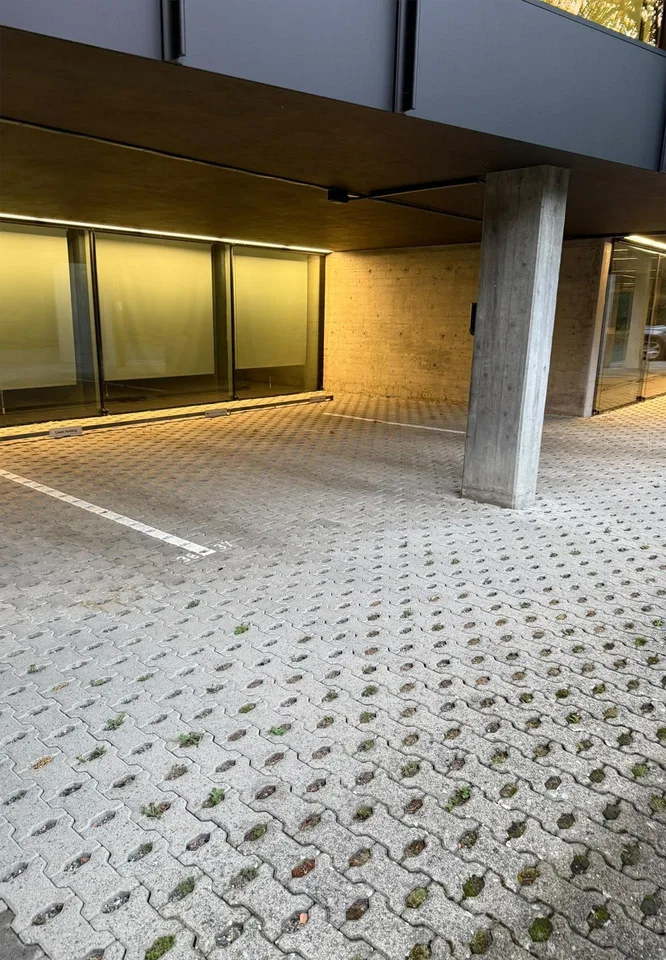 Parking space in central location in Zurich-Seefeld – photo 2 of 3