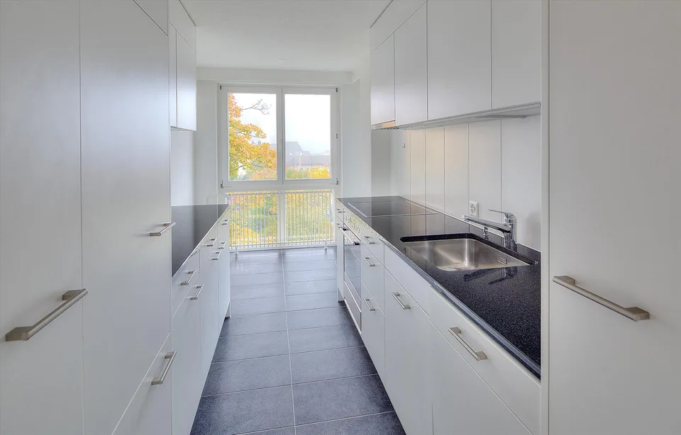 Bright, modern living guaranteed! – photo 4 of 10