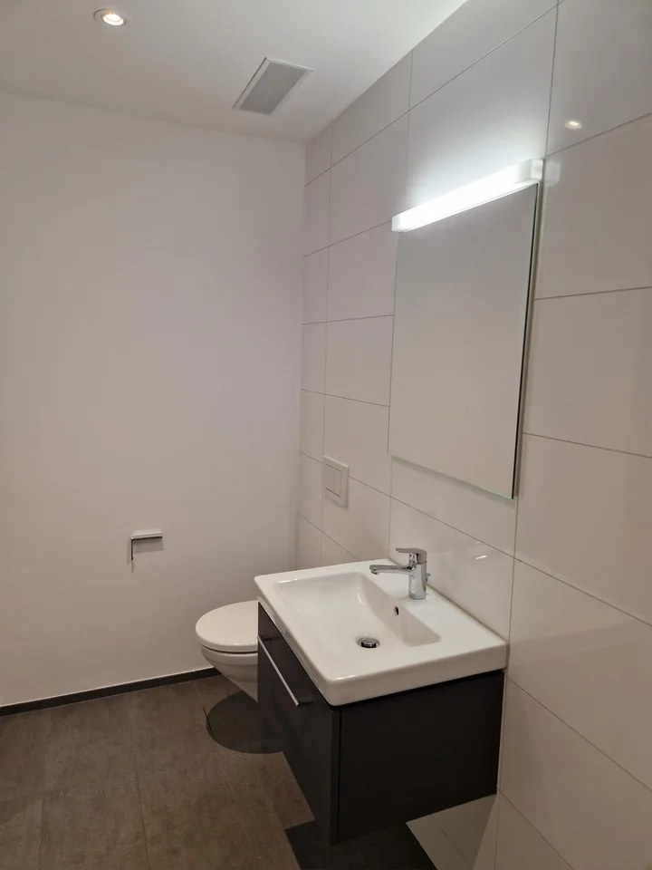 Ruhige, moderne und zentral gelegene helle Wohnung – Foto 14 von 15