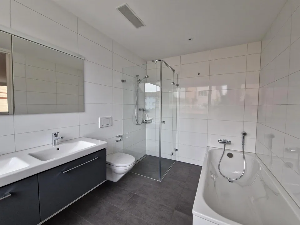 Ruhige, moderne und zentral gelegene helle Wohnung – Foto 9 von 15