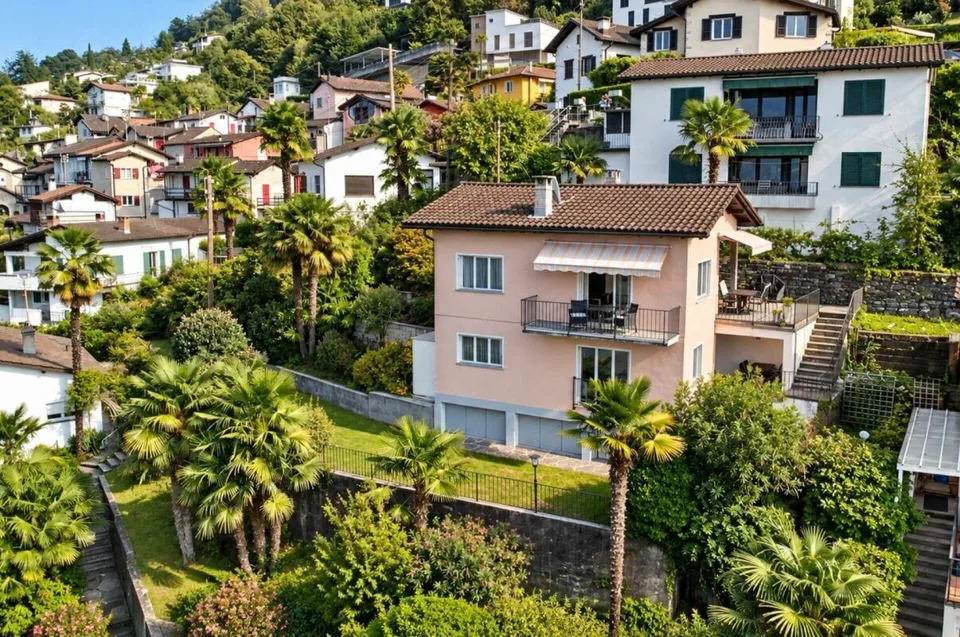 Two-family house with spectacular lake view – photo 7 of 9