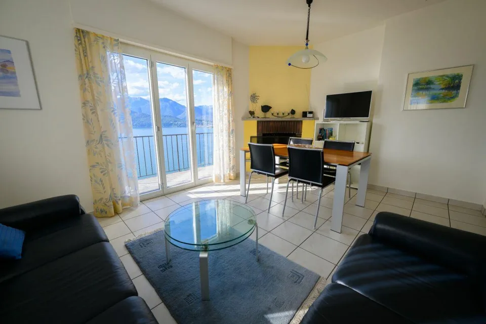 Two-family house with spectacular lake view – photo 5 of 9