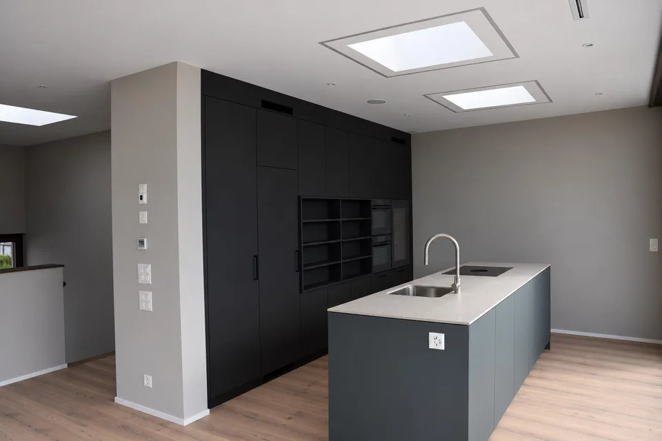 Erstvermietung – Moderne 3.5-Zimmer-Attika-Maisonettewohnung – Foto 2 von 11