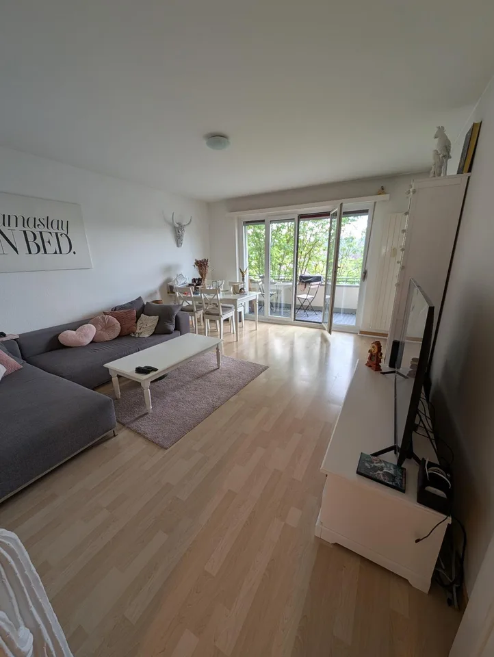 Charmante 2-Zimmer-Wohnung mit Balkon und herrlicher Aussicht – photo 2 of 9