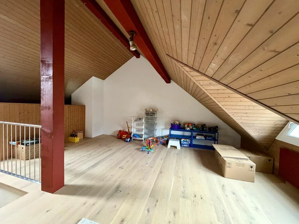 Viel Platz für Gross und Klein: Familienfreundliches Reihenhaus mit ausgebautem Dachboden & Seesicht – Foto 10 von 19