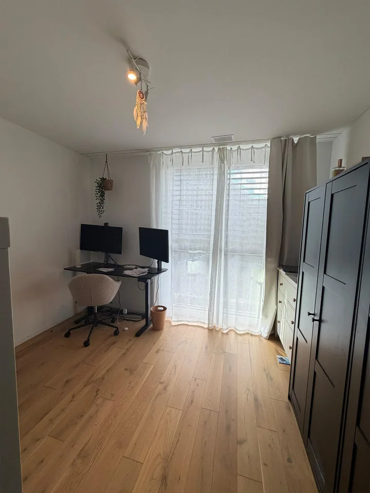 Moderne 4½-Zimmer-Wohnung mit grosser Loggia in Adliswil – Nachmieter – Foto 2 von 10
