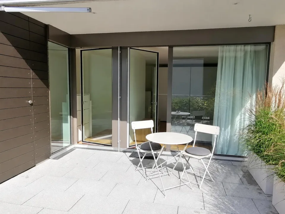 Möbliertes Attika-Zimmer mit eigenem Bad und sonniger Terrasse – Foto 6 von 7